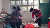 大姑姐来家欢聚一堂，大妮高兴的又包饺子又炒菜，平平淡淡才幸福