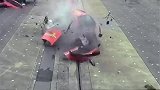 最惨柱状碰撞：标致粉身碎骨！