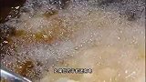 把山药放滚烫的开水中烫一下，出锅以后孩子们都抢着吃，太爽了