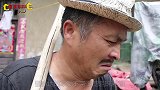 喜剧：村花弯弯怀孕不想干活，没想爹竟也感受怀孕的辛苦，太逗了