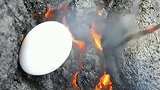 大千世界无奇不有，当把鸡蛋放到岩浆上，下一秒我被惊呆了