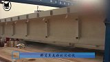铁砧砸中国防弹玻璃的老外，结果铁砧还断裂了？老外不禁竖拇指