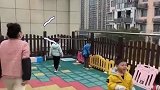 家住托育园对面的烦恼，老师直接隔空喊宝宝来上学