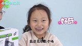 小志挑战用显微镜观察兔毛和鱼鳞 悠悠想看自己的口水