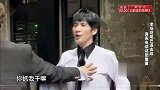 大张伟从不吃亏，一见潘玮柏走过来，马上扔传单