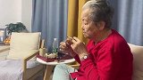 这才是亲奶奶,我再多待几天她能把烟戒了