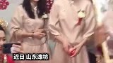 太拼了！本来多帅一小伙子！朋友结婚，#伴郎豁出去玩接亲游戏