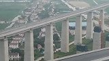 在建的沪通长江大桥