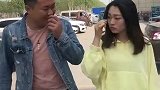 在路边看到一个美女，没想到她居然这样，你发现亮点了吗