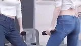 韩国美女组合紧身牛仔裤性感热舞，一次看个够