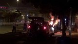 广东广州：毒贩纵火烧车企图毁灭证据，缉毒民警冲进火海…