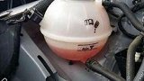 汽车刚加的防冻液，突然发现异常的减少是什么情况？