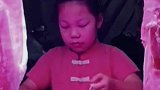 妹妹卖肉，动作熟练还给客户抹了零