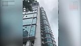 刷新认知！高空坠物把地面砸个大坑，掉下的竟是避雷针