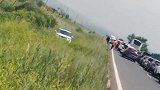 丰田霸道就是霸道，没有路也能开出一条路来