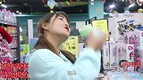 傻妞让妈妈买吃鸡玩具，妈妈竟然买了一只真的鸡，结局太搞笑了