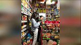 网友菜市场偶遇王鸥，她过36岁生日却去买菜买调料