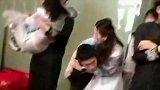 老妹，你再这么整下去，旁边的妹子都快要笑岔气了！