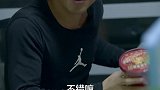 人群聚集之处必有枪声，与其抱怨黑暗，不如提灯前行