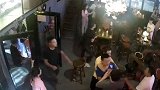 自投罗网！广东一男子酒吧砸场一片狼藉 事前竟发朋友圈炫耀