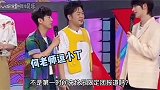 丁程鑫 高考结束后 做的第一件事是打篮球 然后去吃了火锅 何老师逗弟弟 小丁说考之前就把飞机票买好了～