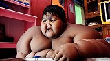 世界最胖印尼男孩体重减半后，堪比整容，网友：我也要减肥