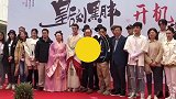 辣目洋子李宏毅新剧开机，李宏毅全程冷脸！他是嫌弃辣目洋子吗？