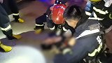 辽宁阜新：饭店起火被困男子昏迷，消防员心肺复苏救回一命