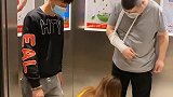 这一刻，他们是电梯里最美的人！