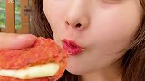 肉松小贝 给大家看下会爆浆的小贝，哇塞，就问你们忍得住吗？美食 好吃