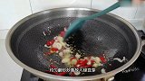 今天做了特别简单的爆炒绿豆芽，酸辣脆爽，特别开胃好吃