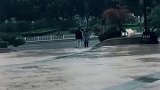 女孩快走吧，这样的男孩不值得