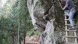 山村小路的排险，机械设备没办法开上来，都是靠人工处理的！