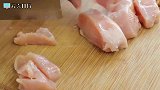 鸡胸肉别再油炸了，教你最实用的做法，很多女性朋友都需要