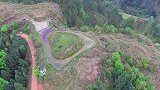 田里这个奇特山包，据说是个风水宝地，很宝贵的顶级墓葬风水宝地