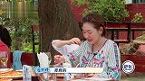 小S被范晓萱吐槽“不正常”，大S补刀，小S一个举动吓到全场！