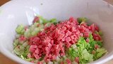 教你白菜这样做，加上2个鸡蛋，开胃又营养，出锅比肉香