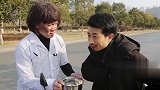 短剧：小伙看不起乞丐还侮辱他，乞丐的反击给力了，真打脸！