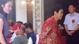 新郎爸爸早逝，看新娘妈妈的修养，喜婆婆以后绝对不受欺负