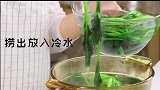 油淋菠菜的家常做法，简单好吃！