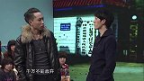 小品《逆袭》，刷墙匠变艺术家，这转变也太大了