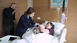 新生宝宝和妈妈的第一次正式见面，温馨又幸福