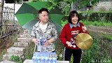 四川方言：老表下乡免费送矿泉水，乡亲们都来围观，结局意外！