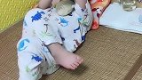 宝宝还是一如既往的喝着奶刷着朋友圈啊