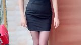 职业女性穿搭上紧身包臀裙，气质妩媚养眼魅力十足