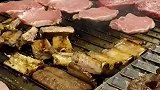 烤肉盛宴，牛排、排骨、肉肠你更喜欢吃哪个？