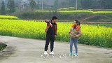 720买条人工养殖大鹿腿，烤了半天香气四溢，兄妹三吃得笑哈哈