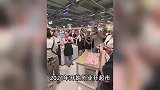 老板买黄金挣近1000万，给2040名员工发913万奖金