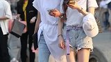 时尚闺蜜出街，女性喜欢瘦的，男生其实喜欢微胖的