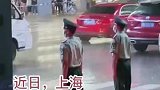 眼前的一幕，你愿意为中国的武警战士点赞吗